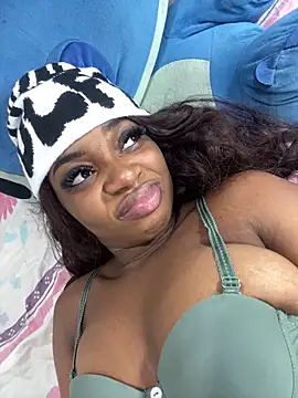 Snapshot of FallonsSweet chatting on 06.19.26 FallonsSweet online show from 06.19.26