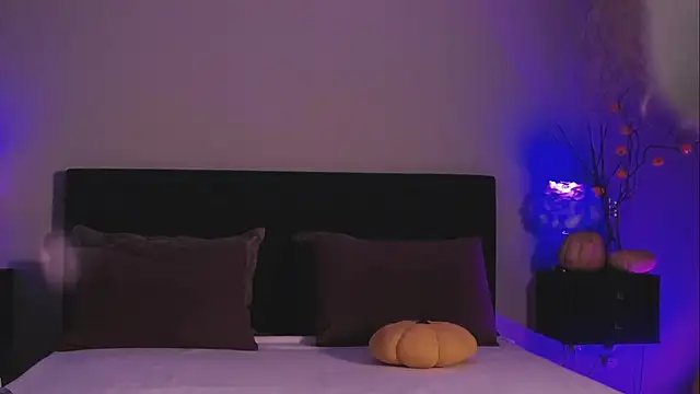 Denise Garciia online show from 10.10.25