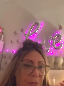 lolavalecuatro online show from 02.22.25