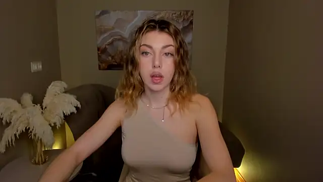 MollyMeltorr online show from 10.11.25