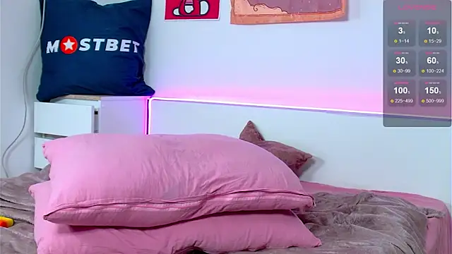 Snapshot of Marikamoon chatting on 12.04.24 Marikamoon online show from 12.04.24