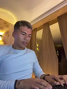 Snapshot of Logan_smith1 chatting on 02.07.25 Logan smith1 online show from 02.07.25