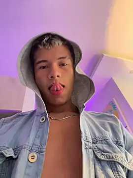 Snapshot of Logan_smith1 chatting on 02.17.25 Logan smith1 online show from 02.17.25