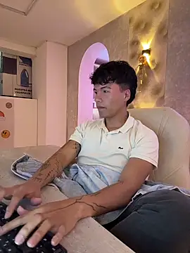 Snapshot of Logan_smith1 chatting on 10.24.25 Logan smith1 online show from 10.24.25