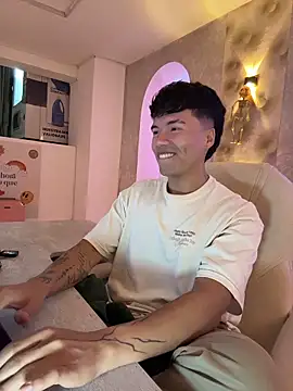 Snapshot of Logan_smith1 chatting on 10.28.25 Logan smith1 online show from 10.28.25