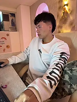 Snapshot of Logan_smith1 chatting on 10.30.25 Logan smith1 online show from 10.30.25