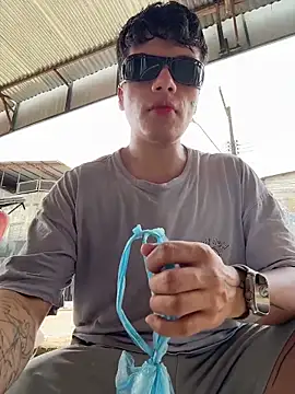 Snapshot of Logan_smith1 chatting on 11.10.25 Logan smith1 online show from 11.10.25