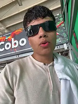 Snapshot of Logan_smith1 chatting on 11.12.25 Logan smith1 online show from 11.12.25