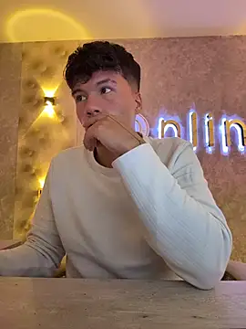 Snapshot of Logan_smith1 chatting on 11.21.25 Logan smith1 online show from 11.21.25