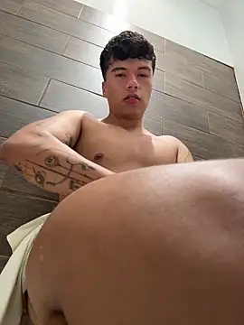 Snapshot of Logan_smith1 chatting on 11.21.25 Logan smith1 online show from 11.21.25