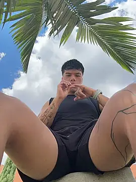 Snapshot of Logan_smith1 chatting on 11.22.25 Logan smith1 online show from 11.22.25