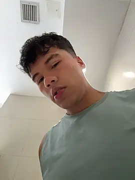 Snapshot of Logan_smith1 chatting on 11.25.25 Logan smith1 online show from 11.25.25