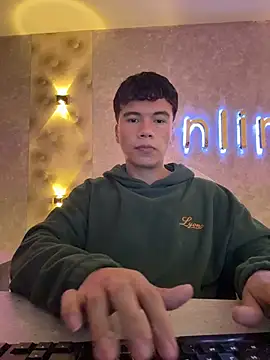 Snapshot of Logan_smith1 chatting on 12.20.25 Logan smith1 online show from 12.20.25