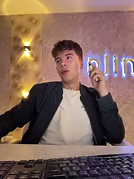 Snapshot of Logan_smith1 chatting on 01.08.26 Logan smith1 online show from 01.08.26