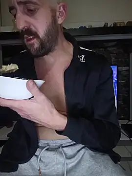 Snapshot of GrofLicno chatting on 02.19.26 GrofLicno online show from 02.19.26