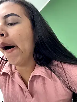 Snapshot of iiris_ chatting on 11.28.25 iiris online show from 11.28.25