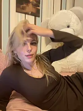 Snapshot of Liya_my chatting on 10.13.25 Liya my online show from 10.13.25