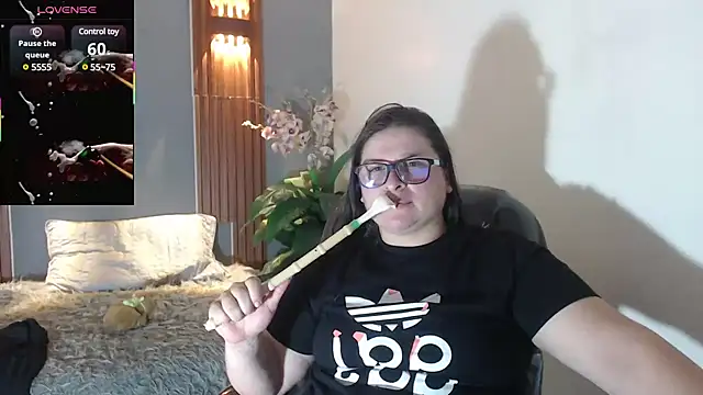 Snapshot of katty_femdom chatting on 03.20.25 katty femdom online show from 03.20.25