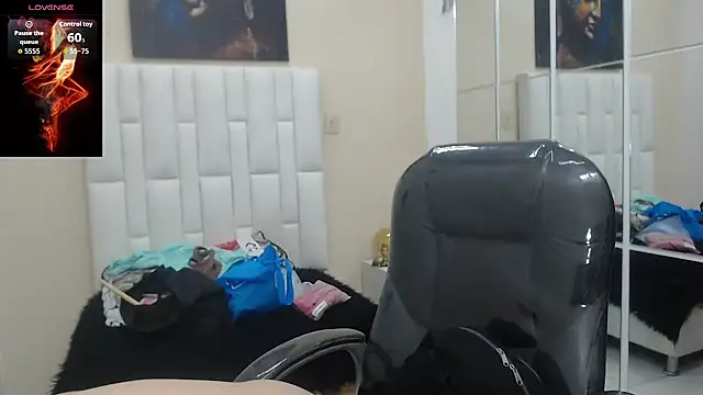 Snapshot of katty_femdom chatting on 09.11.25 katty femdom online show from 09.11.25