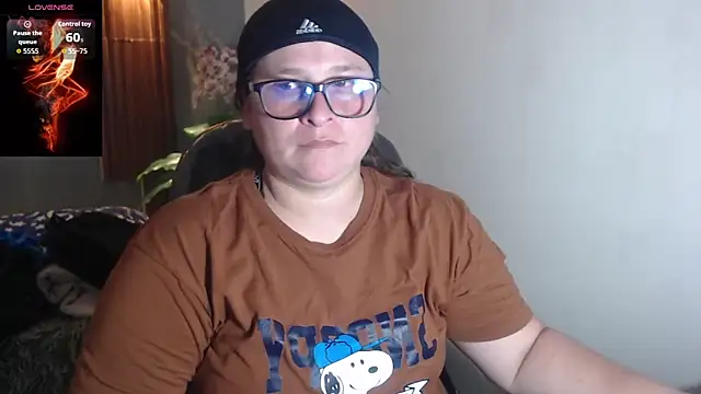 Snapshot of katty_femdom chatting on 09.24.25 katty femdom online show from 09.24.25