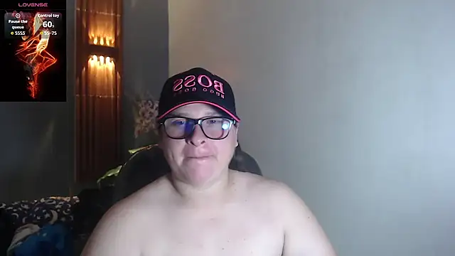 Snapshot of katty_femdom chatting on 09.25.25 katty femdom online show from 09.25.25