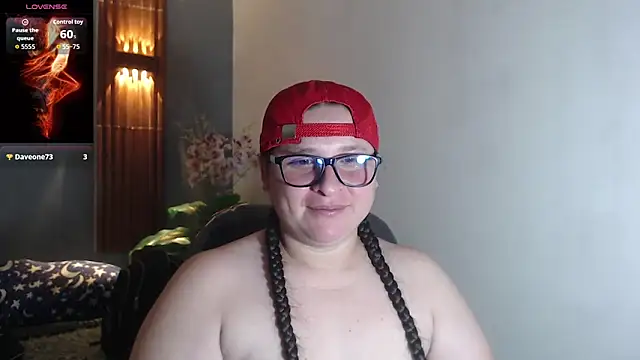 Snapshot of katty_femdom chatting on 09.28.25 katty femdom online show from 09.28.25