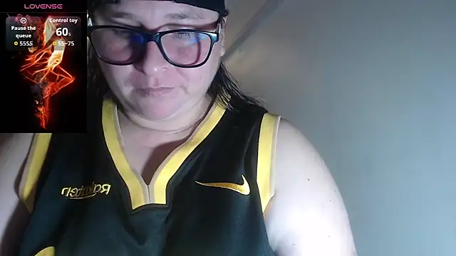 Snapshot of katty_femdom chatting on 10.12.25 katty femdom online show from 10.12.25