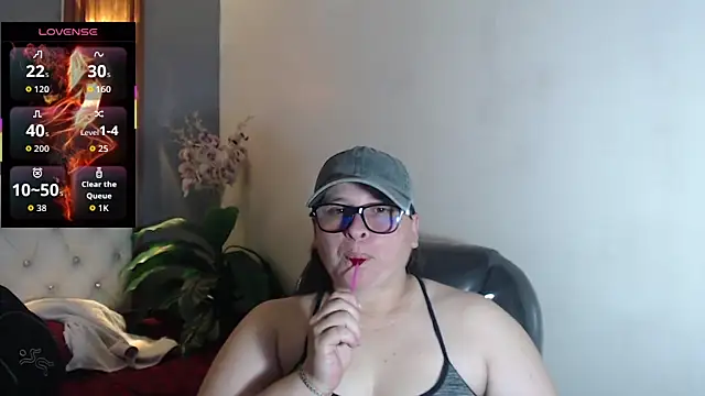 Snapshot of katty_femdom chatting on 11.11.25 katty femdom online show from 11.11.25