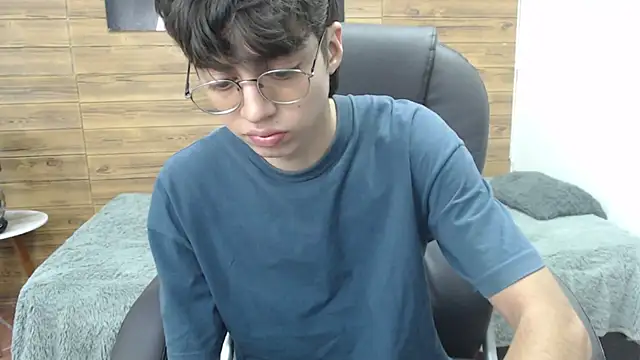 Snapshot of jhoellx chatting on 01.06.25 jhoellx online show from 01.06.25