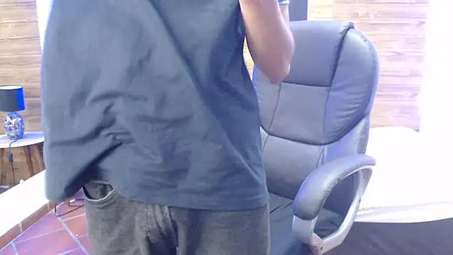 Snapshot of jhoellx chatting on 02.13.25 jhoellx online show from 02.13.25