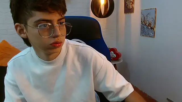 Snapshot of jhoellx chatting on 09.28.25 jhoellx online show from 09.28.25