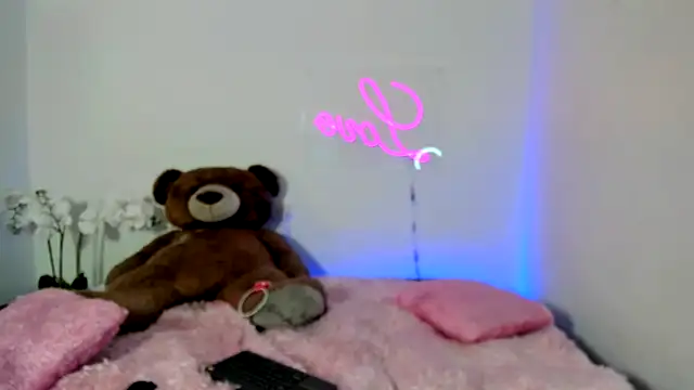 kendal scott1 online show from 01.22.25