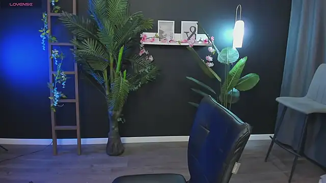 Snapshot of CassieCool chatting on 01.15.25 CassieCool online show from 01.15.25