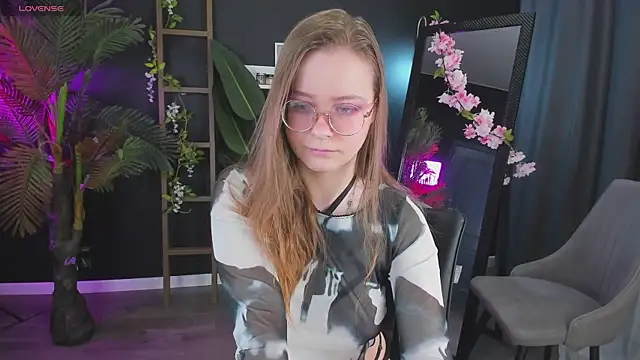 Snapshot of CassieCool chatting on 01.25.25 CassieCool online show from 01.25.25