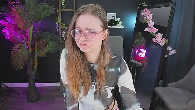 Snapshot of CassieCool chatting on 01.26.25 CassieCool online show from 01.26.25