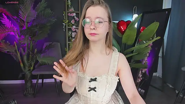 Snapshot of CassieCool chatting on 02.15.25 CassieCool online show from 02.15.25