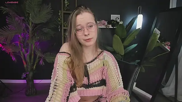 Snapshot of CassieCool chatting on 02.22.25 CassieCool online show from 02.22.25