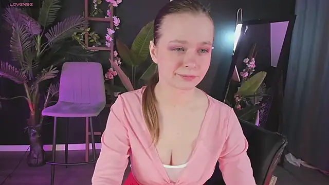 Snapshot of CassieCool chatting on 03.05.25 CassieCool online show from 03.05.25