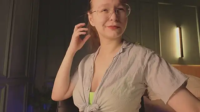 Snapshot of CassieCool chatting on 12.03.25 CassieCool online show from 12.03.25