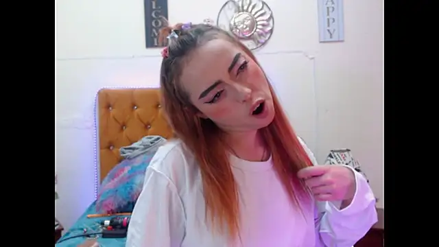 Snapshot of Yennastone chatting on 12.05.24 Yennastone online show from 12.05.24