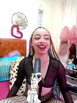 Snapshot of Yennastone chatting on 12.16.24 Yennastone online show from 12.16.24