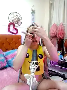 Snapshot of Yennastone chatting on 12.19.24 Yennastone online show from 12.19.24