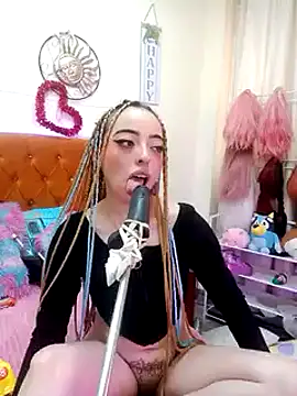 Snapshot of Yennastone chatting on 12.20.24 Yennastone online show from 12.20.24