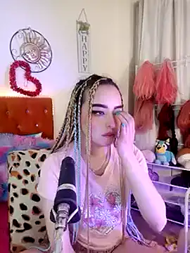 Snapshot of Yennastone chatting on 01.01.25 Yennastone online show from 01.01.25