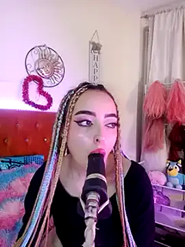 Snapshot of Yennastone chatting on 01.03.25 Yennastone online show from 01.03.25