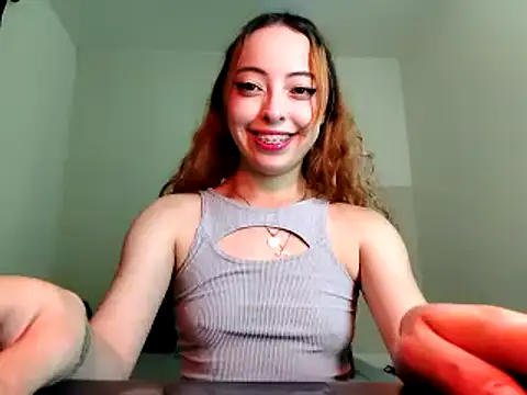 Snapshot of Yennastone chatting on 02.02.25 Yennastone online show from 02.02.25