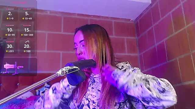 Snapshot of Yennastone chatting on 02.20.25 Yennastone online show from 02.20.25