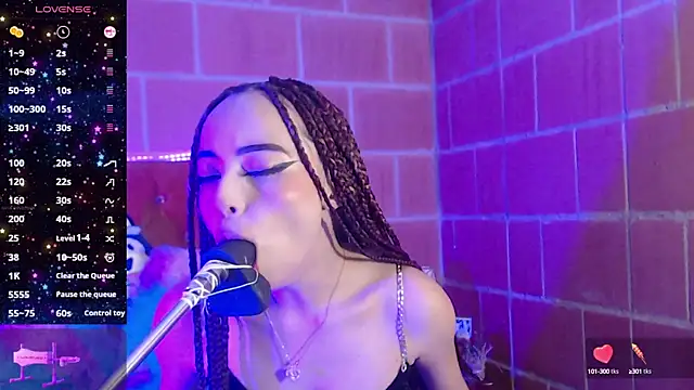 Snapshot of Yennastone chatting on 03.06.25 Yennastone online show from 03.06.25