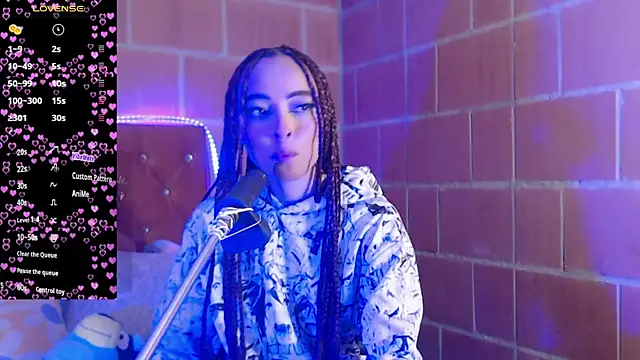 Snapshot of Yennastone chatting on 03.07.25 Yennastone online show from 03.07.25