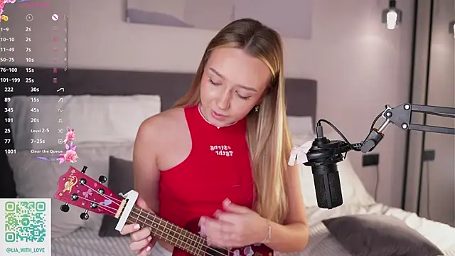 HollisBeckett online show from 09.16.25